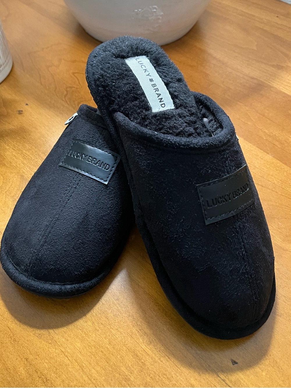 Lucky Brand Kids Black Microsuede  Plush Slippers NWOT - Picture 2 of 6